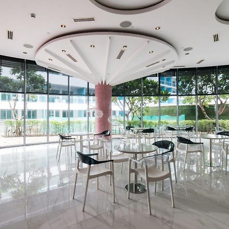 Azure Urban Resort Staycation Manila Bagian luar foto
