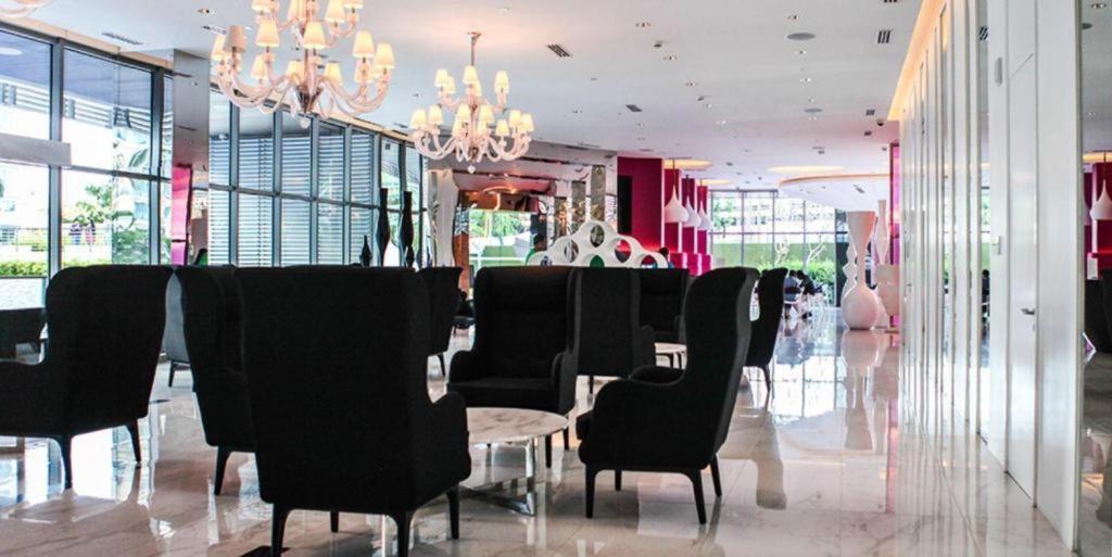 Azure Urban Resort Staycation Manila Bagian luar foto