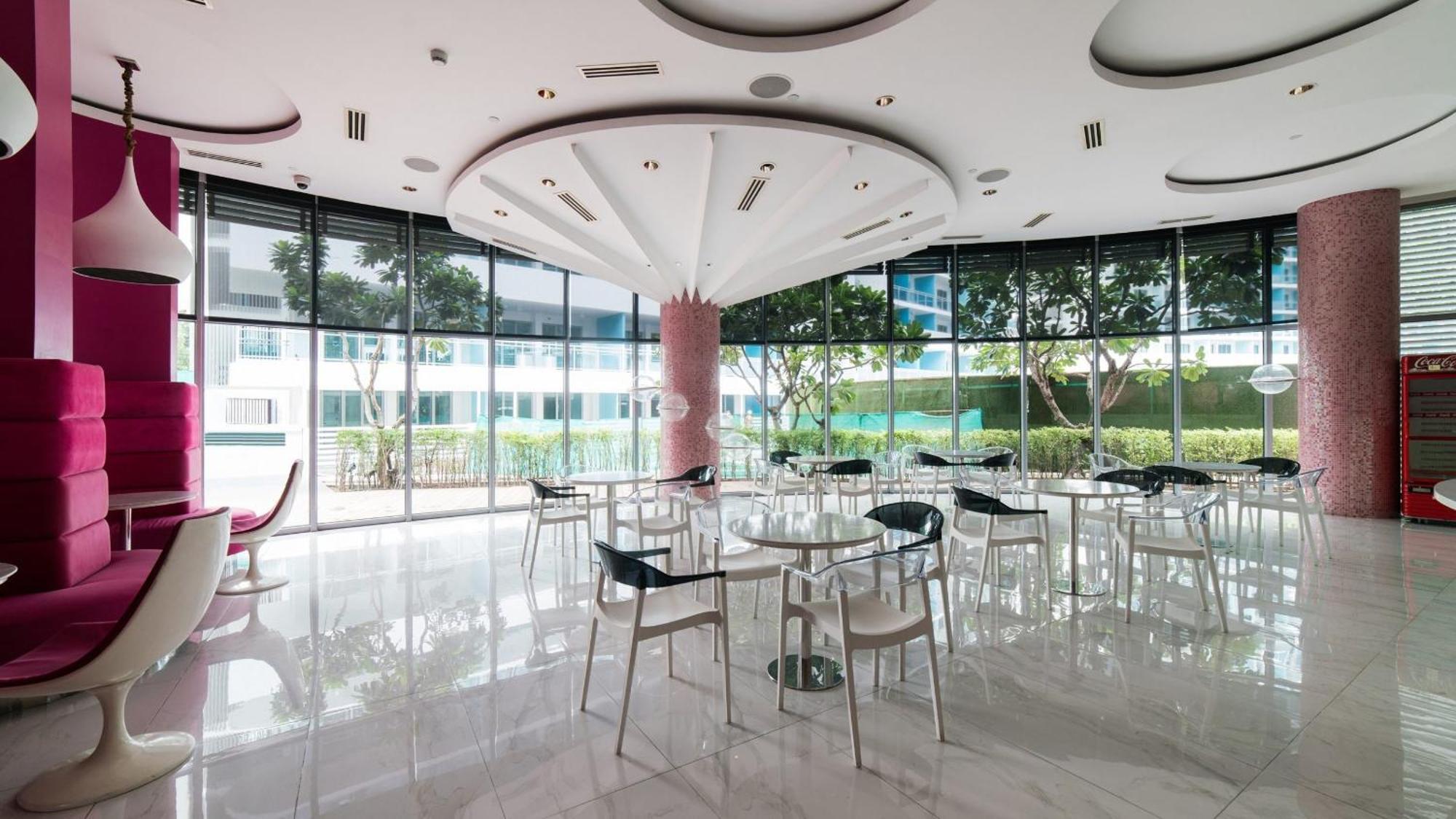 Azure Urban Resort Staycation Manila Bagian luar foto